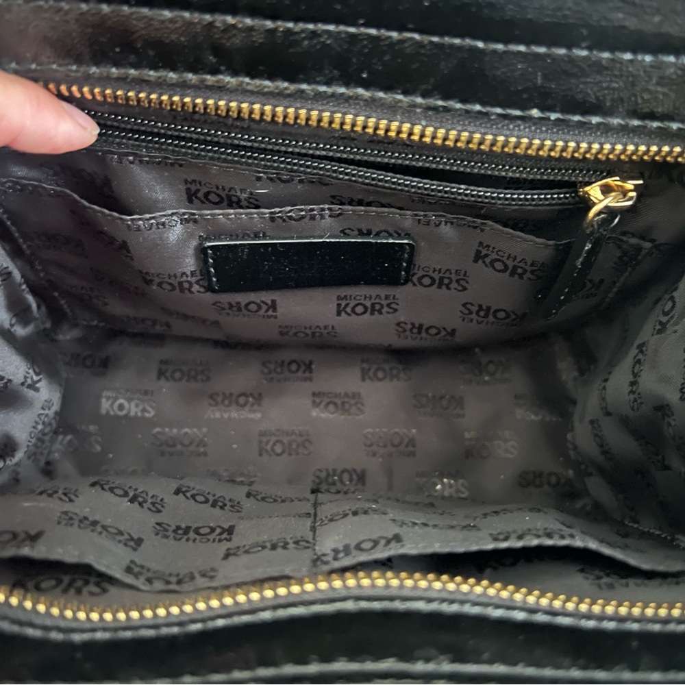 Michael Kors Vivianne Patent Leather
Quilted Cross Body - Picture 5 of 12